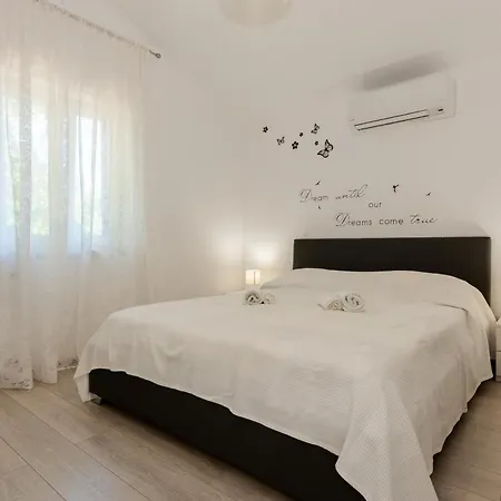 Rose Near Labin - Rabac For 4 People With Playground And Private Pool Vila *